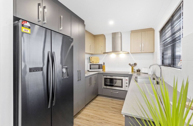 Guildford Family HideawaynModern 2 bedroom, 2 bathroom house.nFree WiFi,parking.