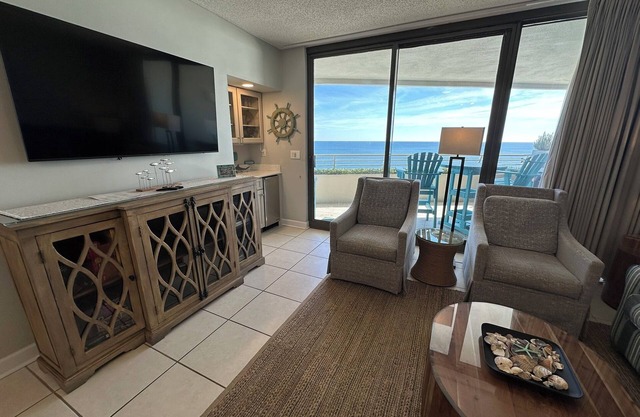 Gulf Front Condo with Stunning Views!