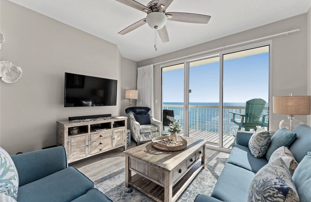 GULF FRONT *Renovated* - 2 BR + Private Room w/a Full bed ~ Owner Managed!
