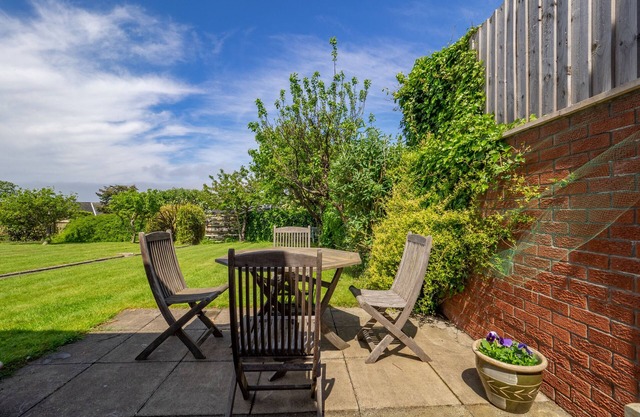 GULLANE- Superb holiday home with balconies overlooking golf course and sea