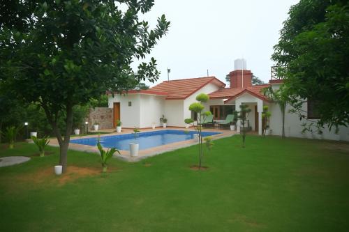 Gurgaon Farmhouse 3 BHK with Private Pool and Big Lawn