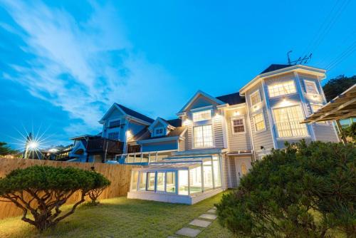 Gyeongju Sky Lake Pool Villa