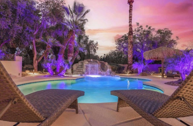 HÓZHÓ Paradise Palms | Pool | Pickleball | Slide