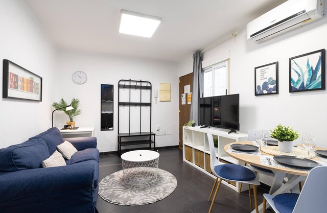 H2M Pasaje Dos Santos SmartTV, Oven