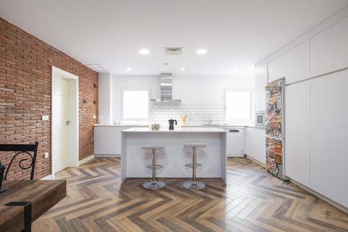 H2M Pasaje Nobleja close Train St, SmartTv, AACC