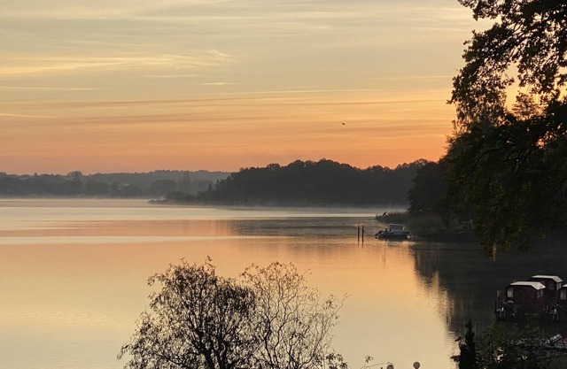 Havel view 137°- Holiday home with sauna, directly on the banks of the Havel, meadow and sandy beach