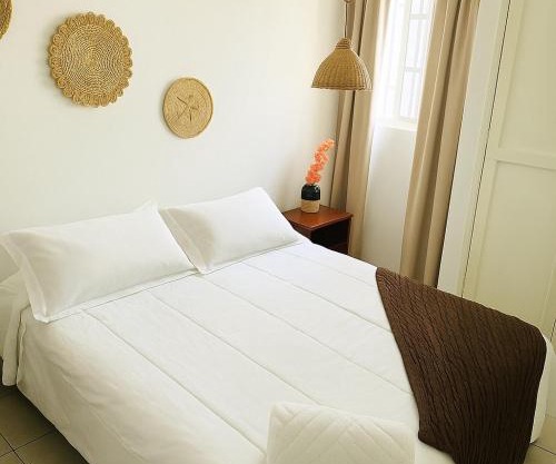 Habitación en apartamento compartido al frente del cc Unico
