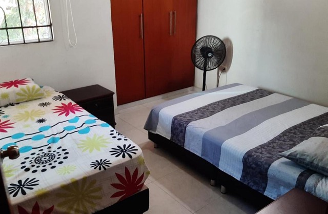 Habitación en casa cerca a playas y aeropuerto