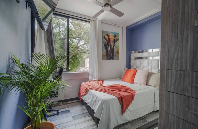 Habitacion en Medellin, Baño Privado, Jaccuzi, Wifi