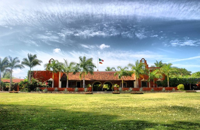 Hacienda Dzibikak - stunning luxury estate, great for kids, w/staff, nr Merida
