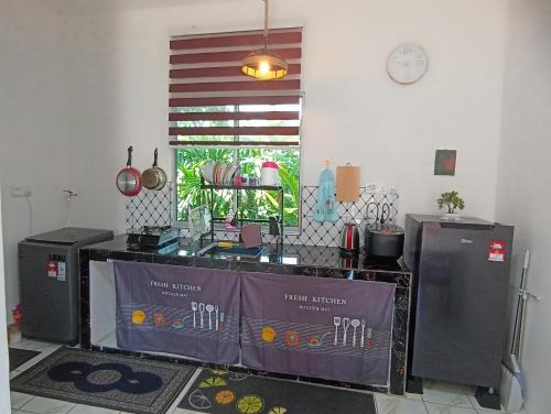 Haji Ineng Homestay- Guest House