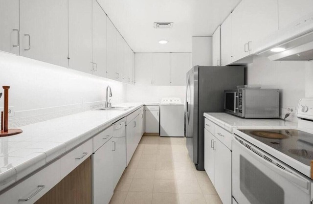 Hale Beach~Beachfront