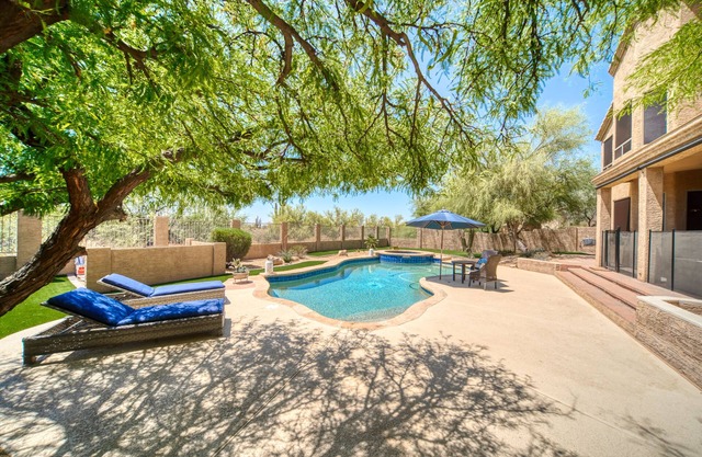 Half Acre Quiet Oasis w/pool/Spa/putting green, 20 Min to Kierland Commons