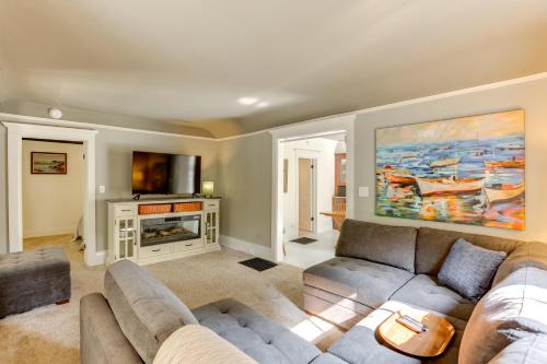 half Mi to Dtwn Frankfort Cozy Fernhaven Home!