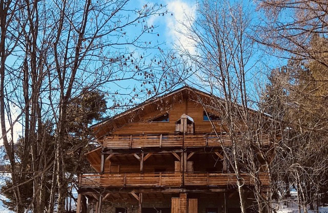 Half of chalet 300 meters from the gondola, breathtaking view