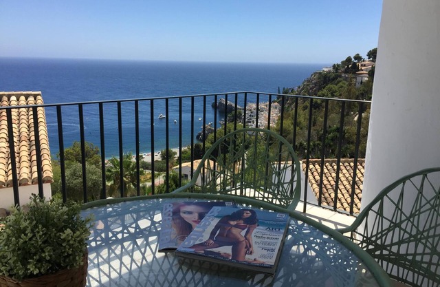 Half-Villa Marina del Este with Sea View, Terrace & Wi-Fi