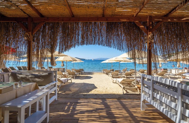 Halikarya Hotel & Restaurant Beach