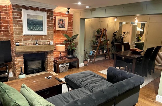 Hall Farm Cottage, Barham