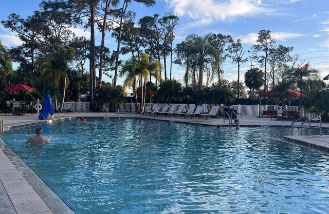 Halo Cottage, on the Myakka River, heated pool, unique experience.