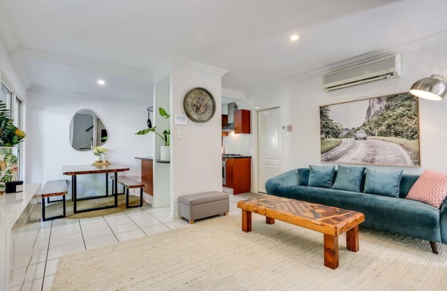 Hamilton Home - 3 bed + 2 bath - close to Airport