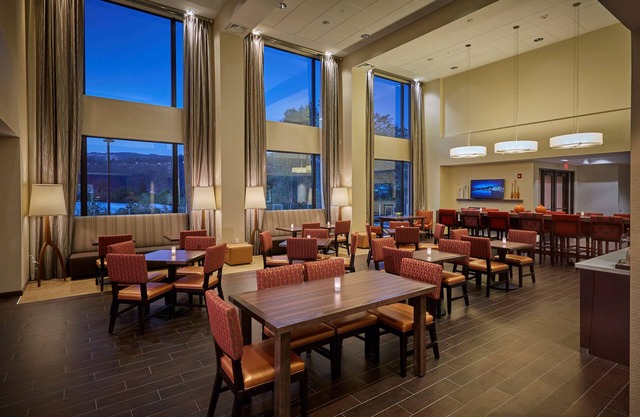 Hampton Inn & Suites Hood River