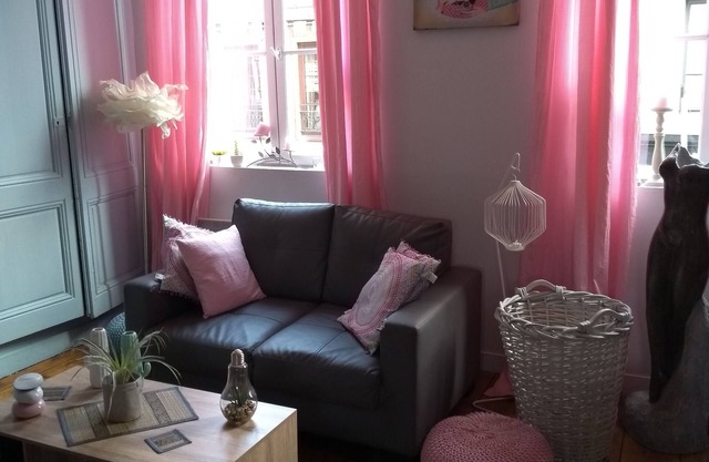Haphazard. Atypical apartment close to the Bay of Somme
