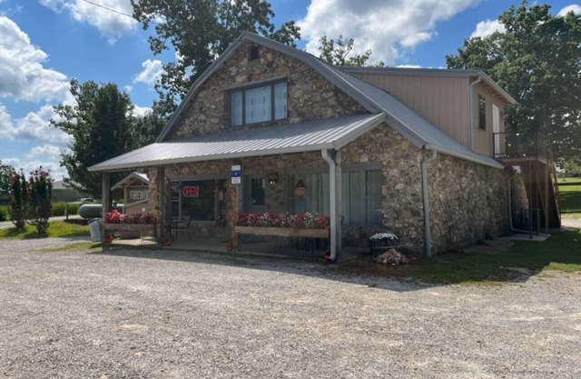 Happy Pappys - Store Cabin