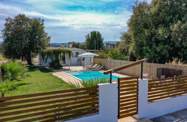 Hara's beach villa with private pool