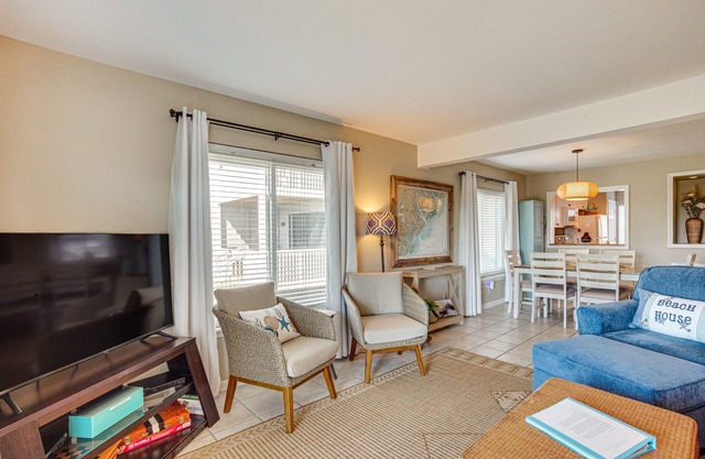 Harbor Island Condo with Deck - Steps to Beach!