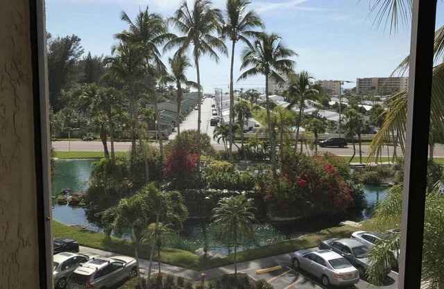 Harbor Towers & Yacht Club racket and