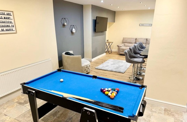 Harborne House, 4 bedrooms, Perfect for Families & Contractors