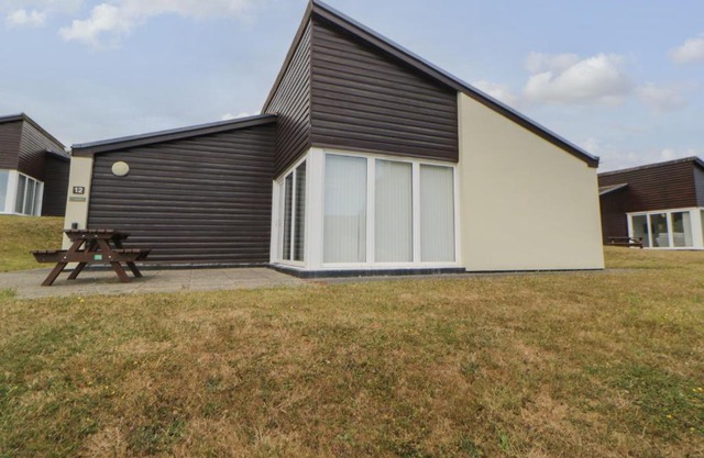 Harcombe House Bungalow 12