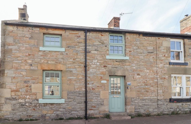 HARES FORM, pet friendly, with open fire in Seahouses