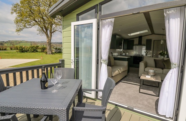 HARES MEADOW, pet friendly, character holiday cottage in Trefeglwys