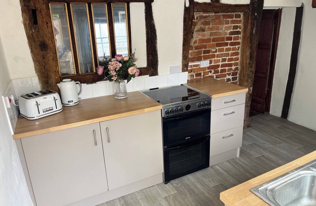 Harleston. Norfolk/Suffolk border historic town centre cottage.nClose to Dissn