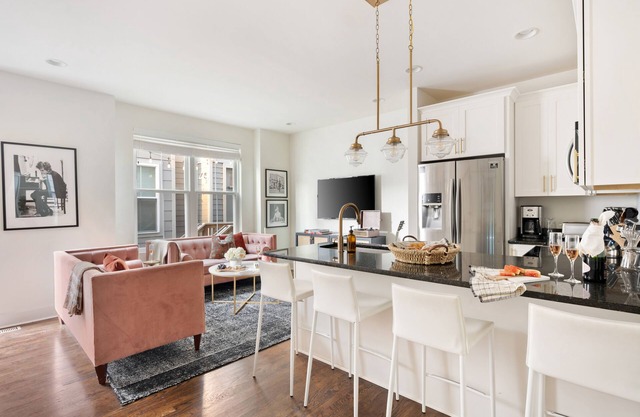 Hart Suite 13 by AvantStay | Gorgeous Town House w/Modern Amenities!
