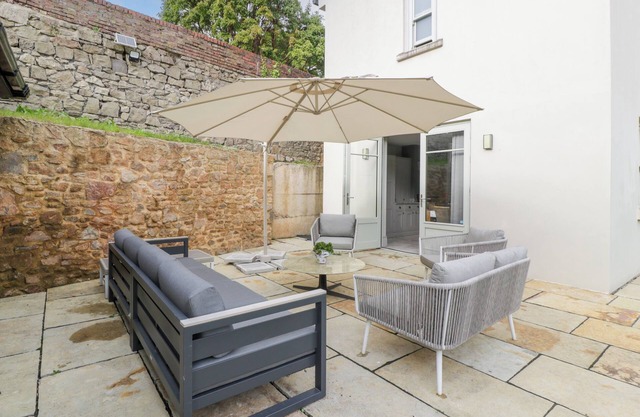 HARVAX HOUSE, pet friendly, luxury holiday cottage in Chepstow