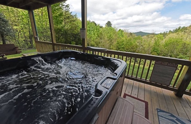 Harvest Moon- View, dog friendly, hot tub, firepit