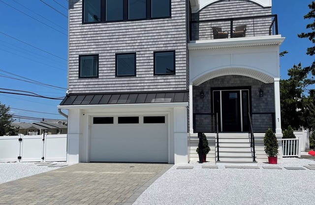 Harvey Cedars, NEW CONSTRUCTION 2024! 5 Br, 4.5 baths, Ocean block!