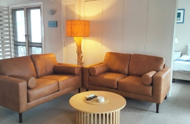 Hastings Cove - 2 Bedroom Upstairs Garden Apartment!
