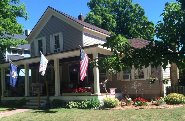 Haugen's Haven - Fabulous Family Home - 3 Blocks to Lake, Steps to Downtown