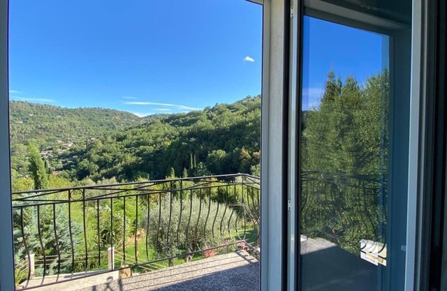 Haut DE Villa - 2 Chambres - 2 Salles DE Bain - Balcon - Terrasse - Parking