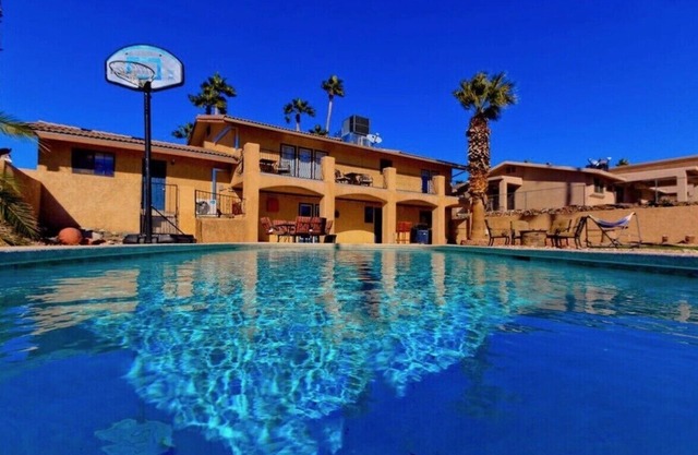 Havasu Oasis ~ Pool & Hot Tub! Sleeps 17! BOOK now for Summer & Fall!