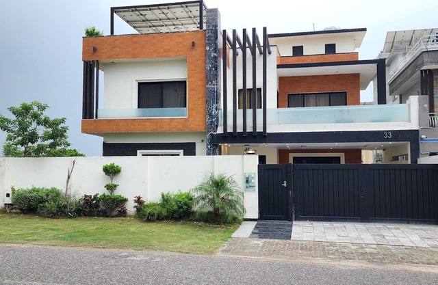 Haven Lodge, 7BR stylish holiday home with hot tub & mountain view