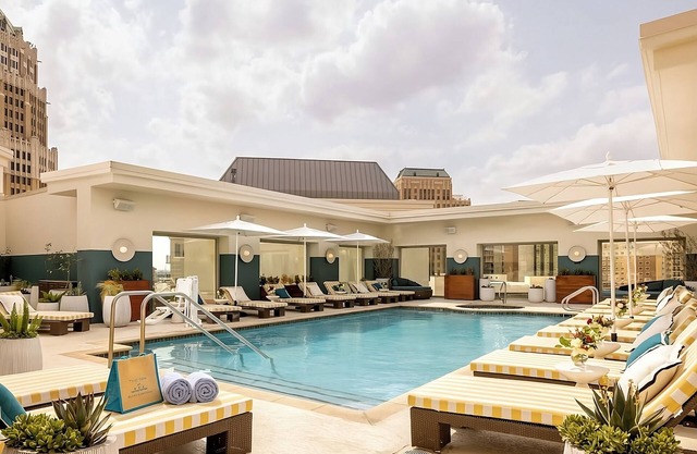 Haven of Indulgent Relaxation! 4 River View Units, Dogs Allowed, Outdoor Pool