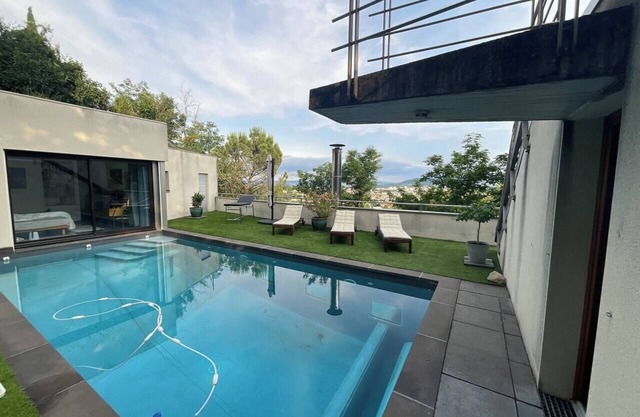 Haven of peace with swimming pool and breathtaking views