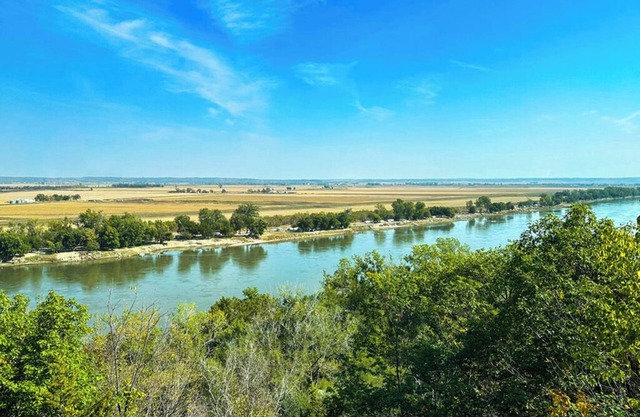 Healing River Mojo Dojo- private retreat overlooking the grand Missouri River