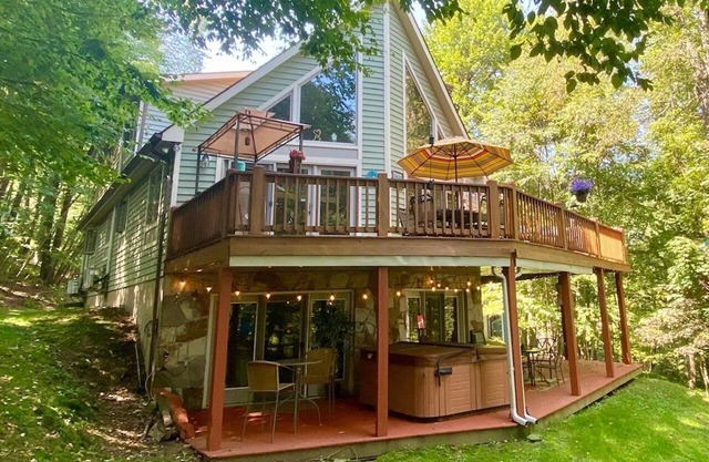 Heart and Soul | Spacious Deck + Central Location
