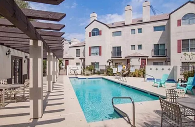 Heart of downtown PHX! Walk Everywhere!