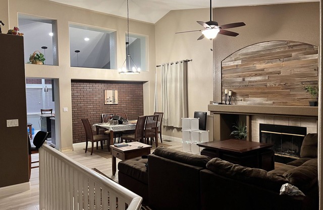 Heart of Folsom - Large house with game room